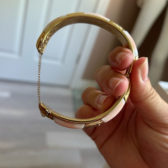 4/$100 tropical Elegant Gold and shell Bangle Bracelet 🐚 - Picture 7 of 9